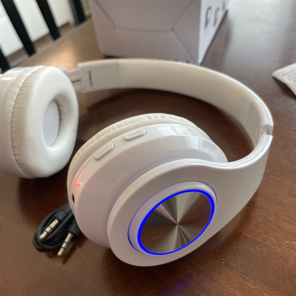B39 White Noise Reduction Wireless Headphones